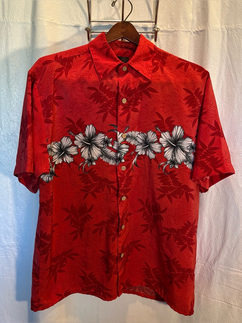 ISLAND TROPICS Hawaiian Button Short Sleeve Shirt Red with Hibiscus Floral Sz M